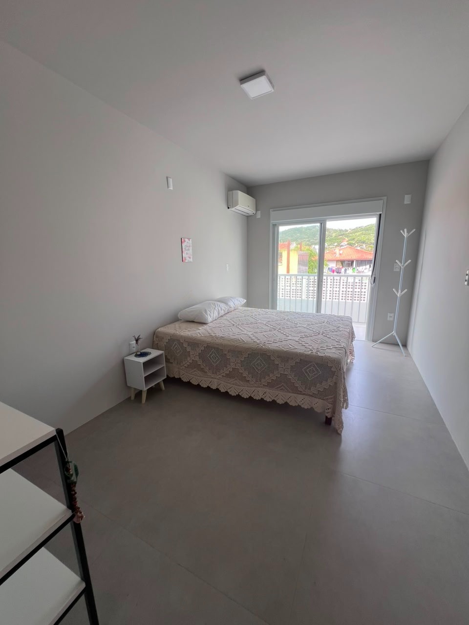 Sobrados no Centro de Garopaba: Casa à venda com 2 quartos, 2 banheiros e 91,37 m² - A partir de R$ 919 mil!