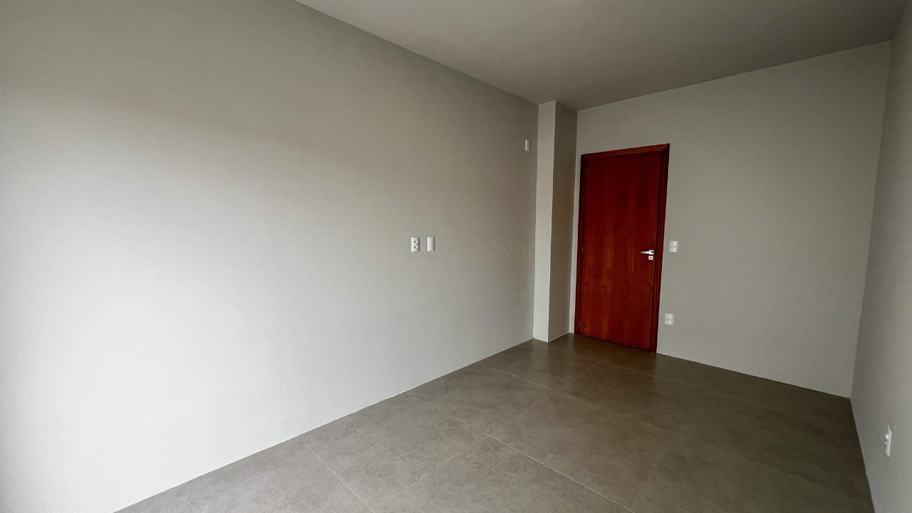 Sobrados no Centro de Garopaba: Casa à venda com 2 quartos, 2 banheiros e 91,37 m² - A partir de R$ 919 mil!