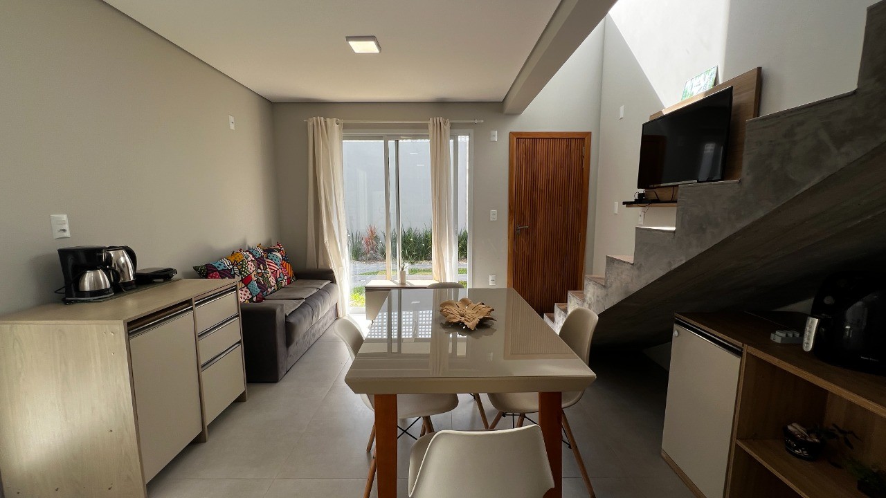 Sobrados no centro de garopaba: casa à venda com 2 quartos, 