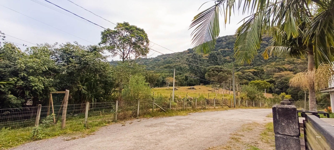 Imóvel Residencial à Venda em Garopaba-SC - 3 Quartos, 1 Suíte, 4 Vagas de Garagem e 170m² de Área