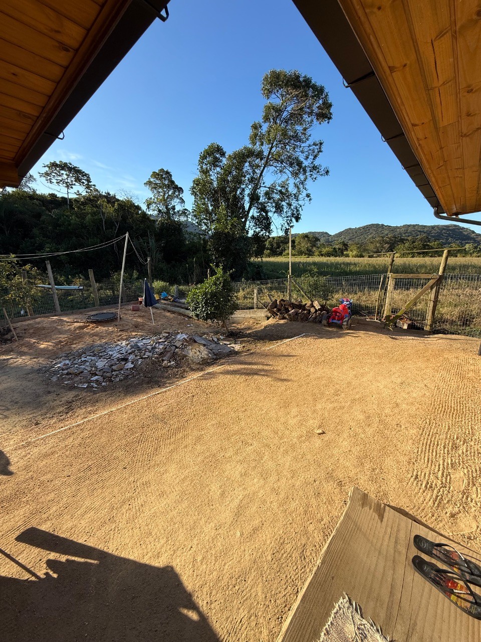 Imperdível residência à venda em Garopaba-SC, bairro Ressacada: 3 quartos, 2 salas, 5 vagas e 980m² de área!