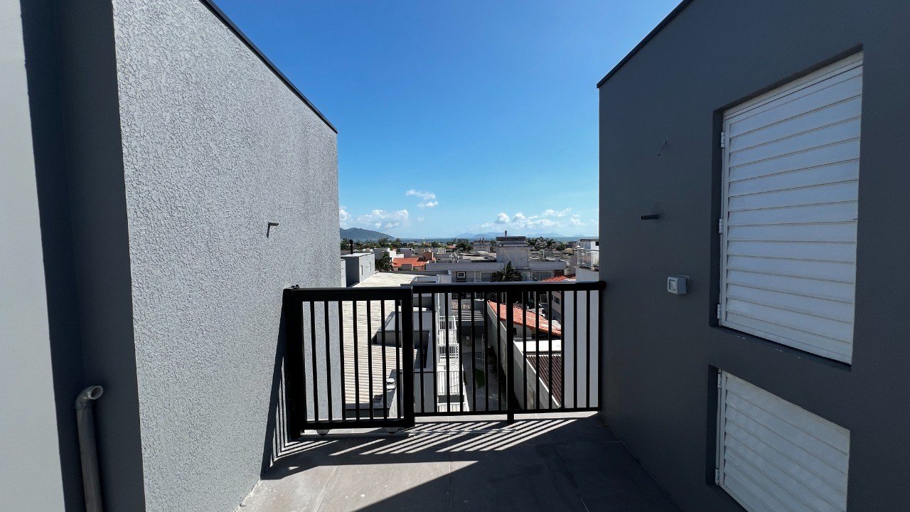 Sobrados no Centro de Garopaba: Casa à venda com 2 quartos, 2 banheiros e 91,37 m² - A partir de R$ 919 mil!