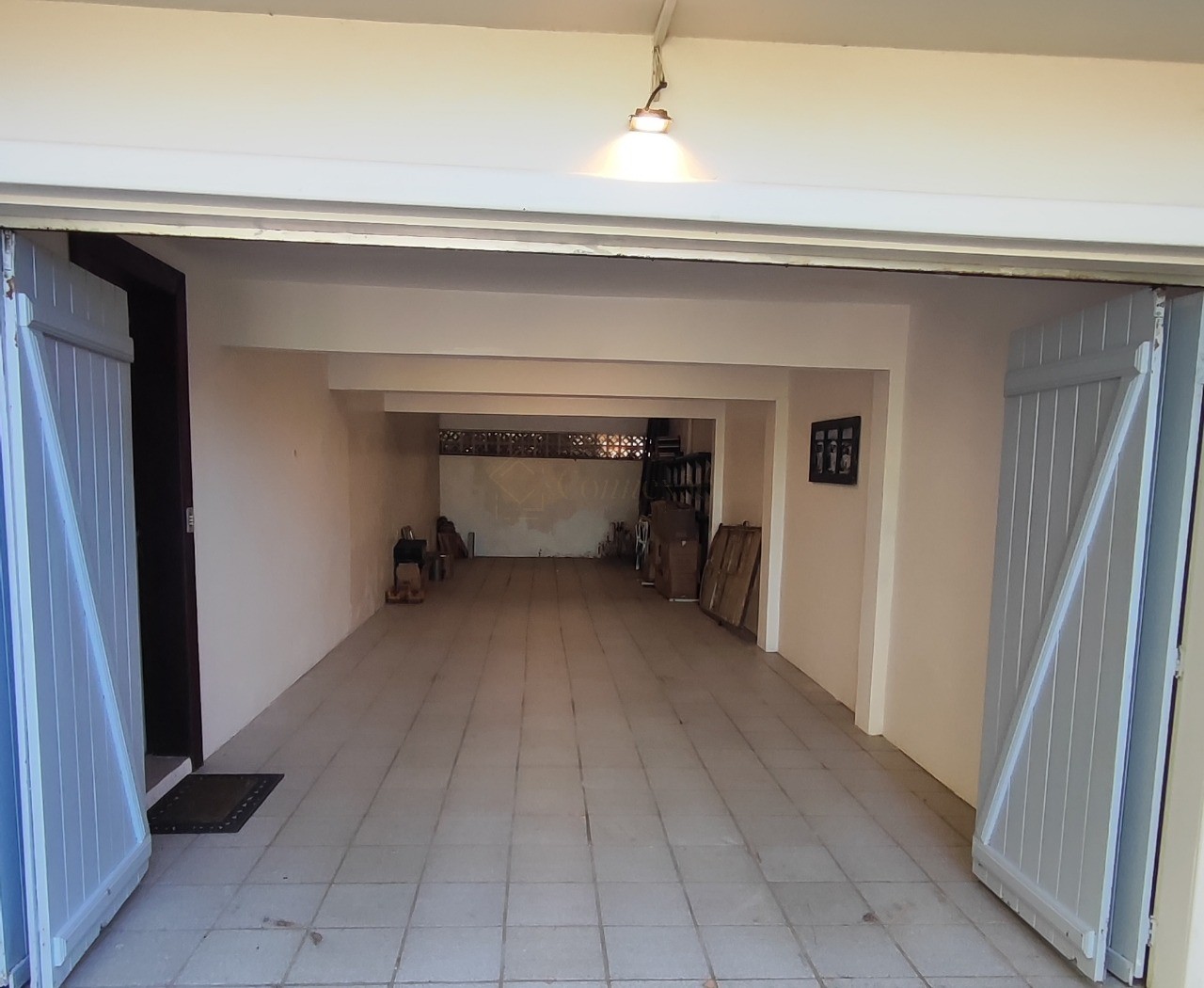 Imperdível casa à venda no Village, Garopaba-SC: 4 quartos, 2 suítes, 3 salas, 2 banheiros, 5 vagas, 290m²!