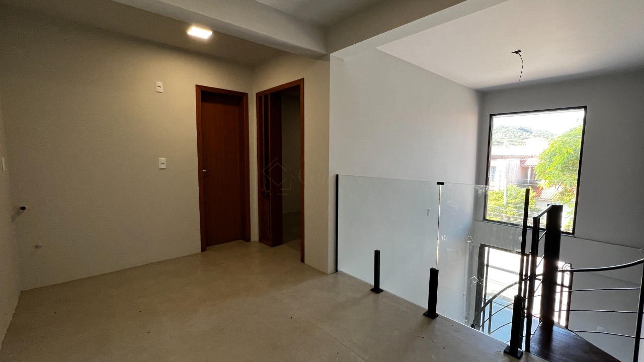Sobrados no Centro de Garopaba: Casa à venda com 2 quartos, 2 banheiros e 91,37 m² - A partir de R$ 919 mil!