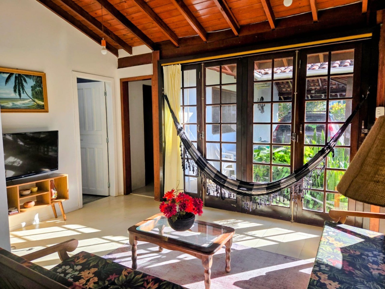 Imperdível! Casa à venda em Garopaba-SC, Centro: 4 quartos, 1 suíte, 2 salas, 3 banheiros, 2 vagas de garagem, 110m².