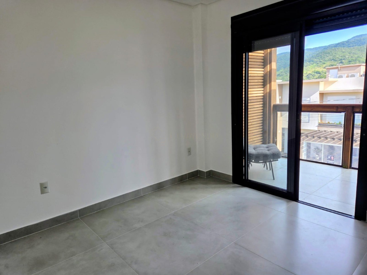 Casa à venda em Garopaba-SC, bairro Quinta dos Açores: 3 quartos, 1 suíte, 1 sala, 3 banheiros, garagem e 106,52 m².