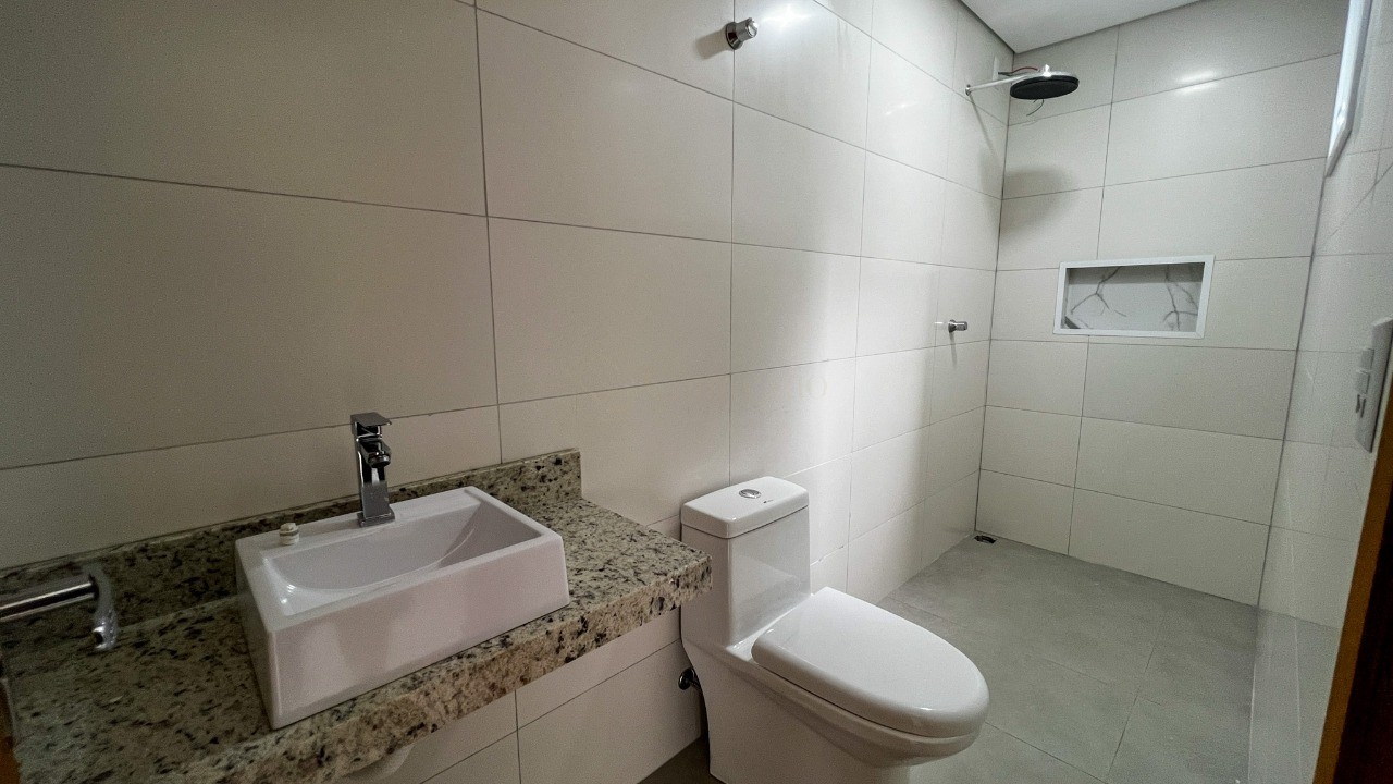 Sobrados no Centro de Garopaba: Casa à venda com 2 quartos, 2 banheiros e 91,37 m² - A partir de R$ 919 mil!
