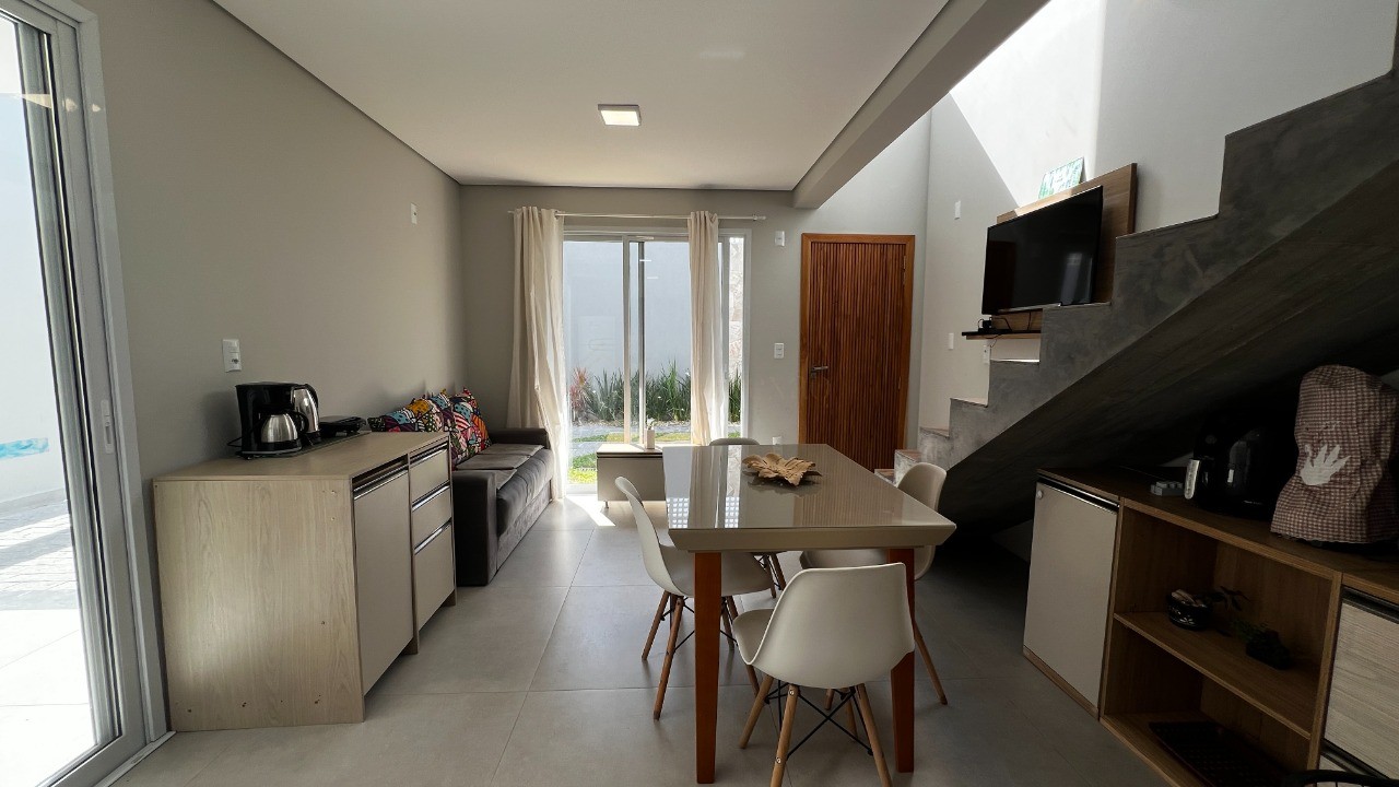 Sobrados no centro de garopaba: casa à venda com 2 quartos, 