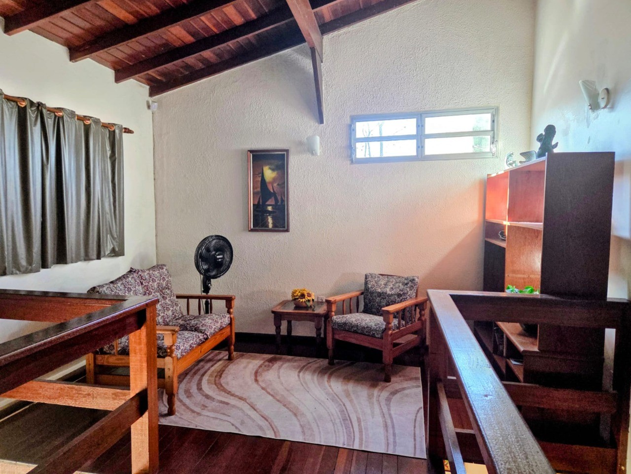 Imperdível! Casa à venda em Garopaba-SC, Centro: 4 quartos, 1 suíte, 2 salas, 3 banheiros, 2 vagas de garagem, 110m².