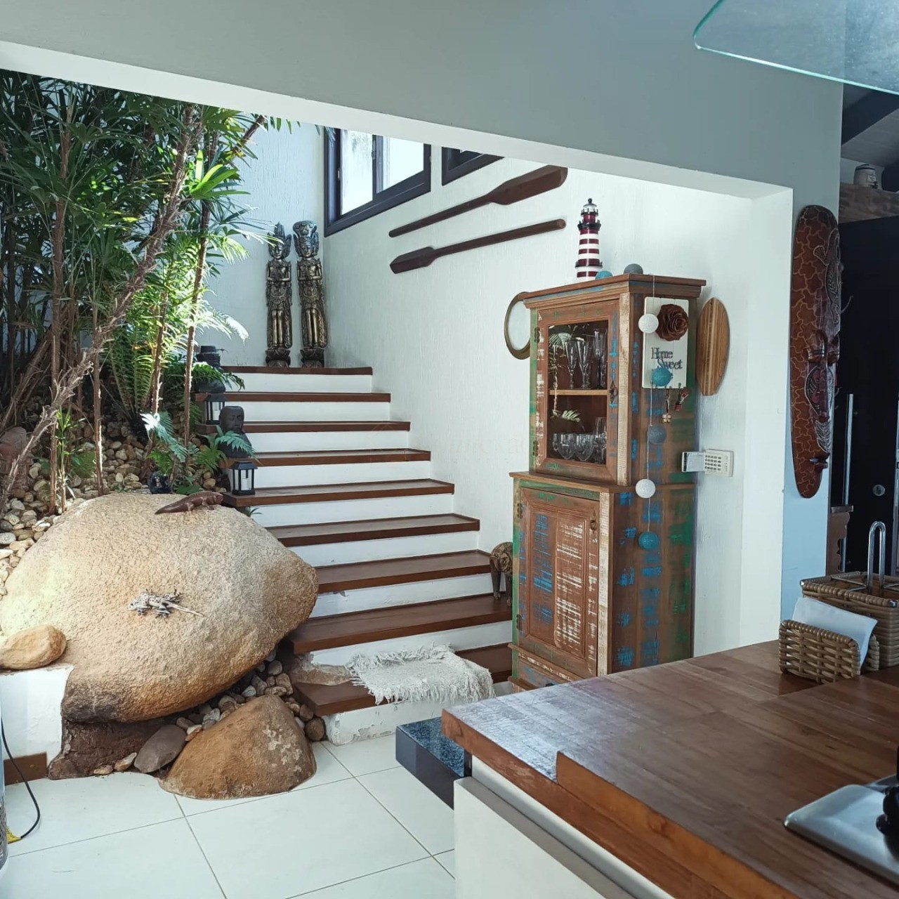 Casa à venda em Garopaba-SC, bairro Ferraz. 3 quartos, 2 suítes, 1 sala, 3 banheiros, 2 vagas de garagem. Aproveite!