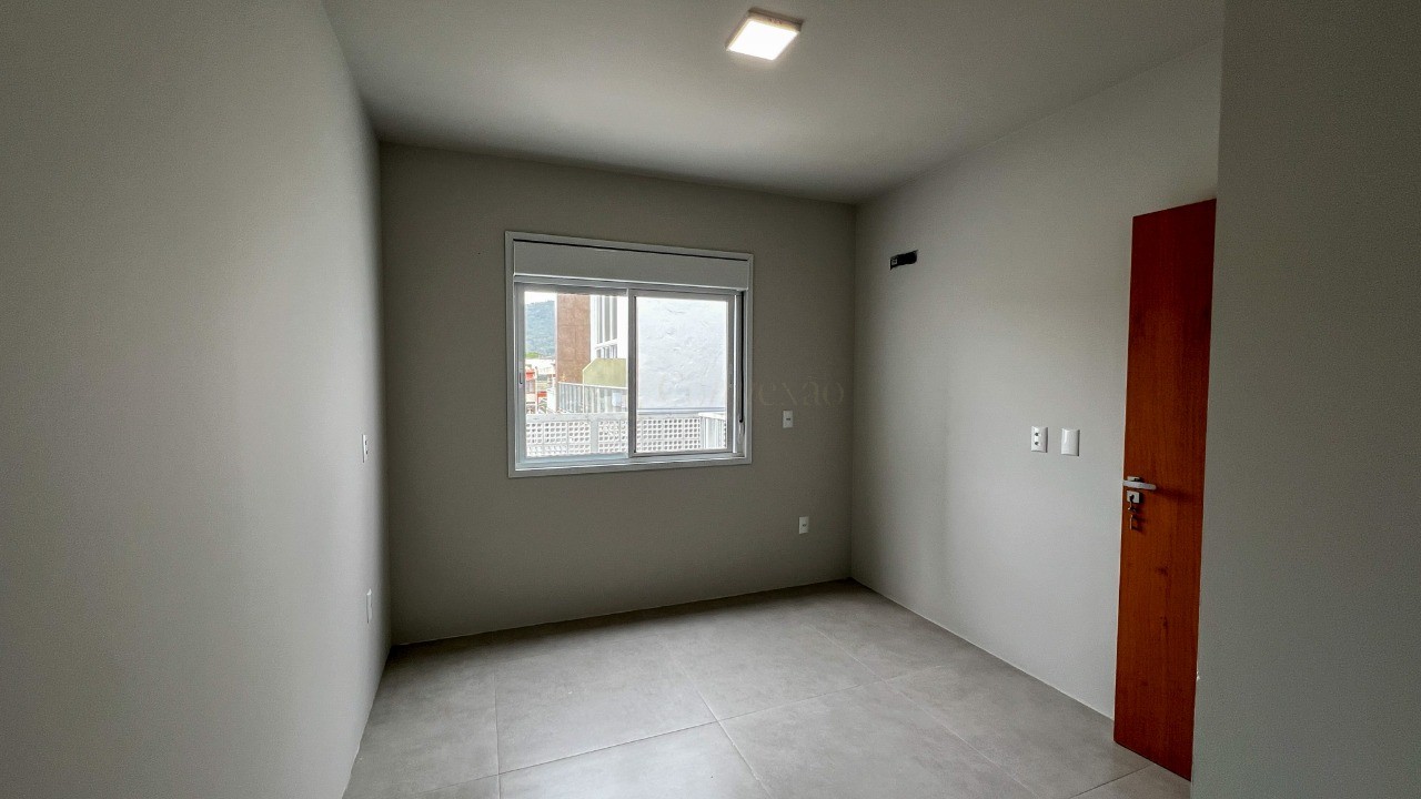 Sobrados no Centro de Garopaba: Casa à venda com 2 quartos, 2 banheiros e 91,37 m² - A partir de R$ 919 mil!