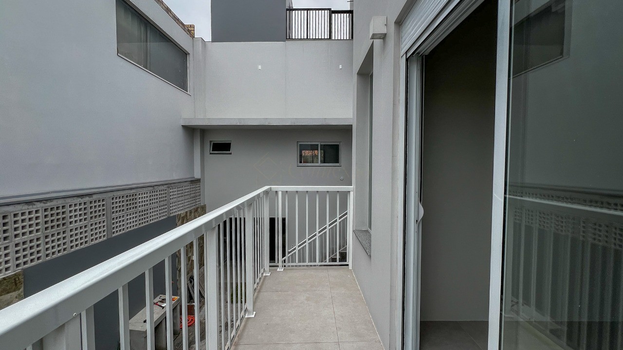 Sobrados no Centro de Garopaba: Casa à venda com 2 quartos, 2 banheiros e 91,37 m² - A partir de R$ 919 mil!