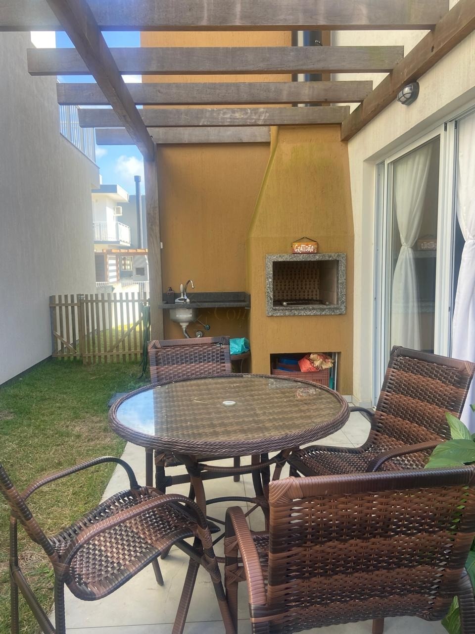 Imperdível! Casa à venda em Garopaba-SC, bairro Ambrósio, 3 quartos, 2 suítes, 3 banheiros, 1 vaga de garagem.