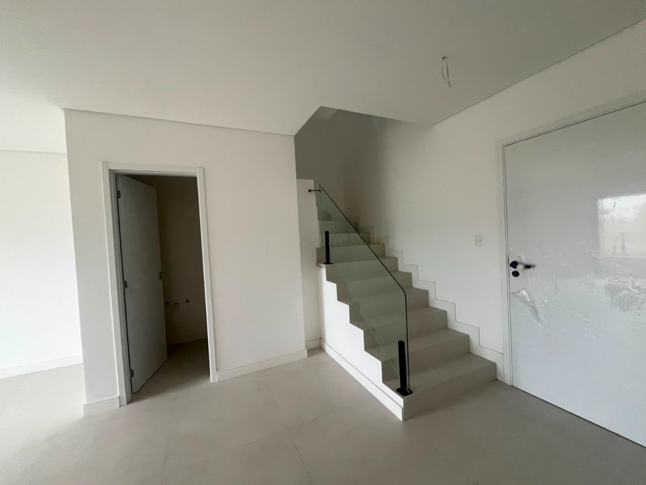 Imóvel imperdível: apartamento à venda no Centro de Imbituba-SC, 2 quartos, 1 suíte, 1 sala, 1 banheiro, 1 vaga, 62,46 m².