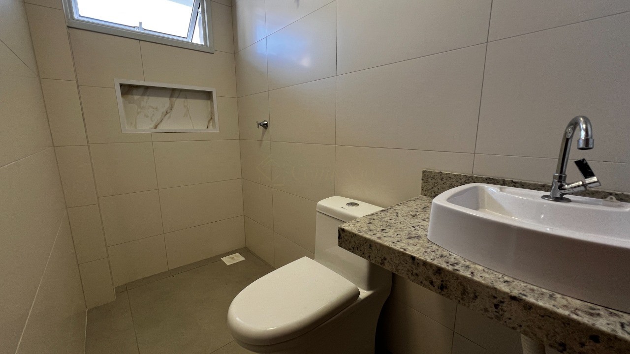Sobrados no Centro de Garopaba: Casa à venda com 2 quartos, 2 banheiros e 91,37 m² - A partir de R$ 919 mil!