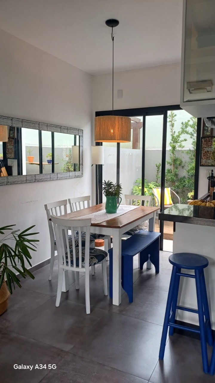 Imperdível oportunidade: Casa à venda em Garopaba-SC, bairro Campo Duna - 2 quartos, 2 suítes, 1 vaga de garagem, 82m².