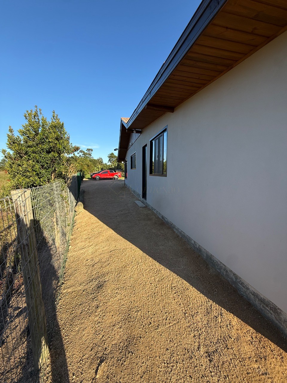 Imperdível residência à venda em Garopaba-SC, bairro Ressacada: 3 quartos, 2 salas, 5 vagas e 980m² de área!