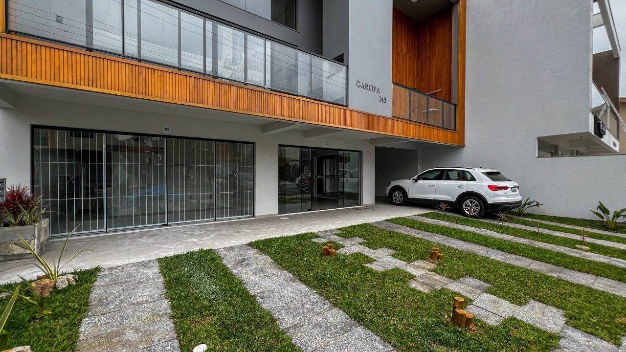 Sobrados no Centro de Garopaba: Casa à venda com 2 quartos, 2 banheiros e 91,37 m² - A partir de R$ 919 mil!