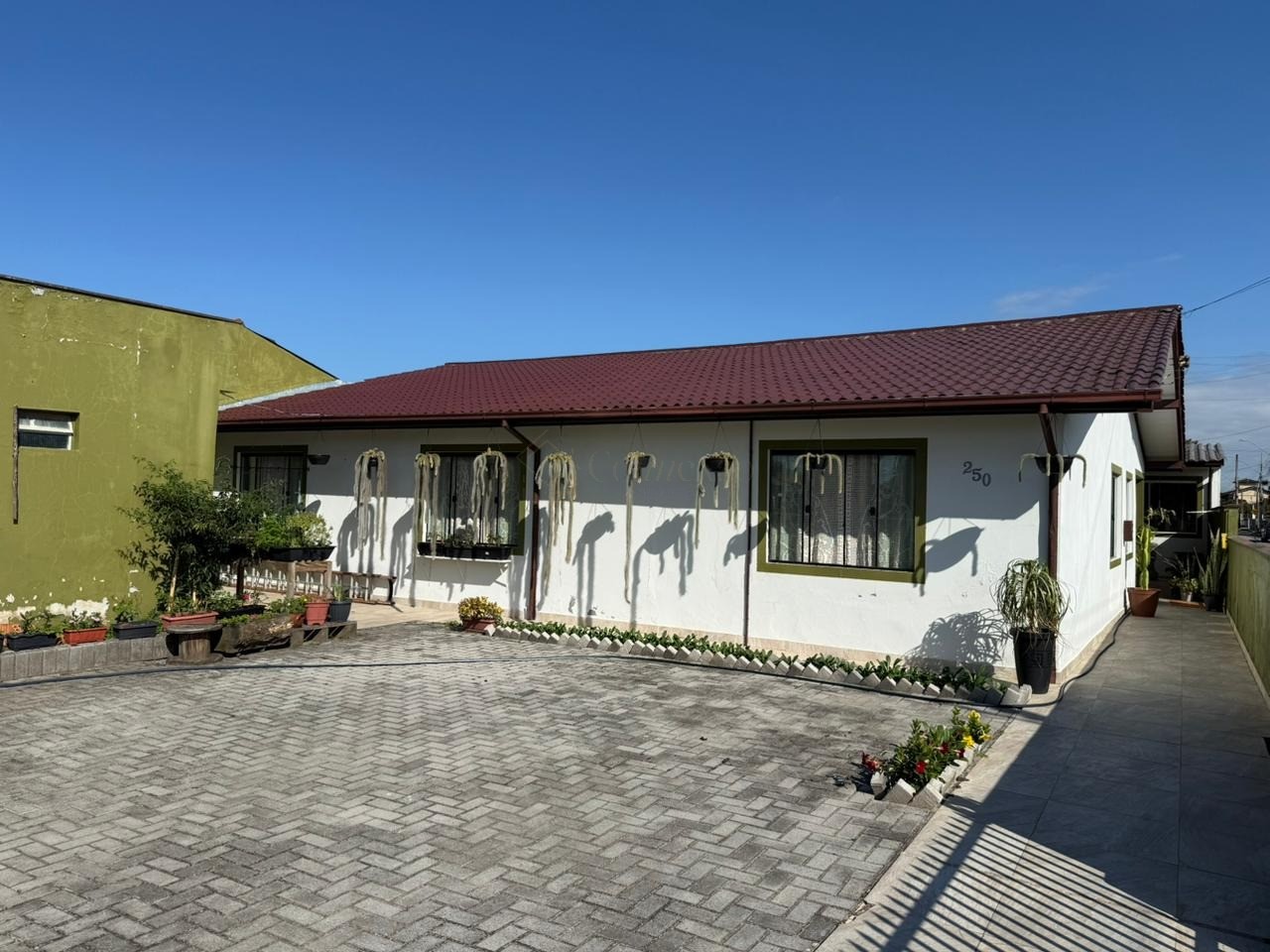Maravilhosa Casa à Venda em Garopaba-SC, Campo Duna: 4 Quartos, 3 Salas, 5 Vagas de Garagem e 350 m² de Área construída.