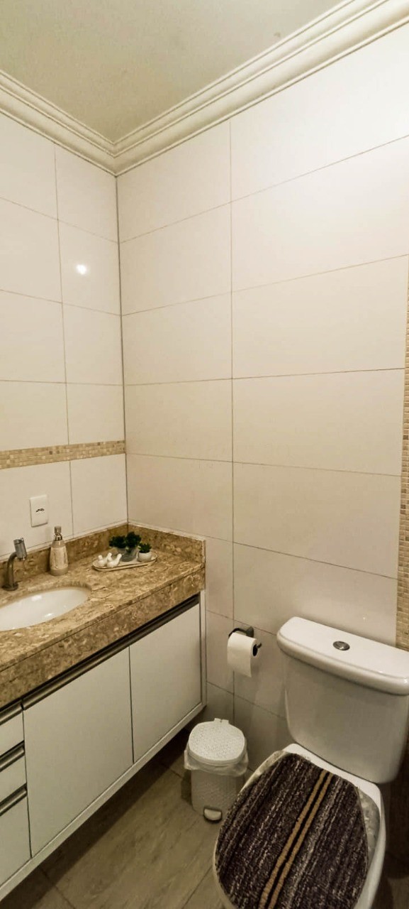 Imóvel Residencial à Venda em Garopaba-SC - 3 Quartos, 1 Suíte, 4 Vagas de Garagem e 170m² de Área