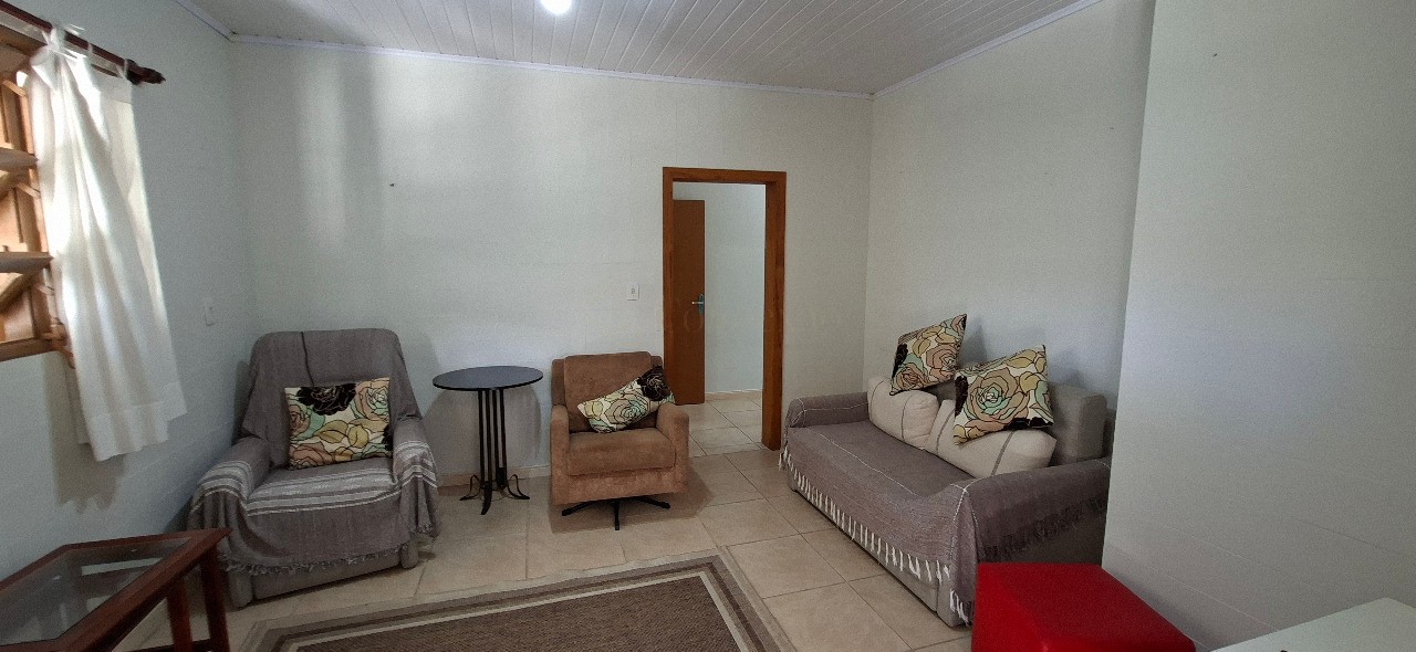 Imperdível casa à venda no Centro de Garopaba-SC com 5 quartos, 1 sala, 2 banheiros, 2 vagas de garagem!