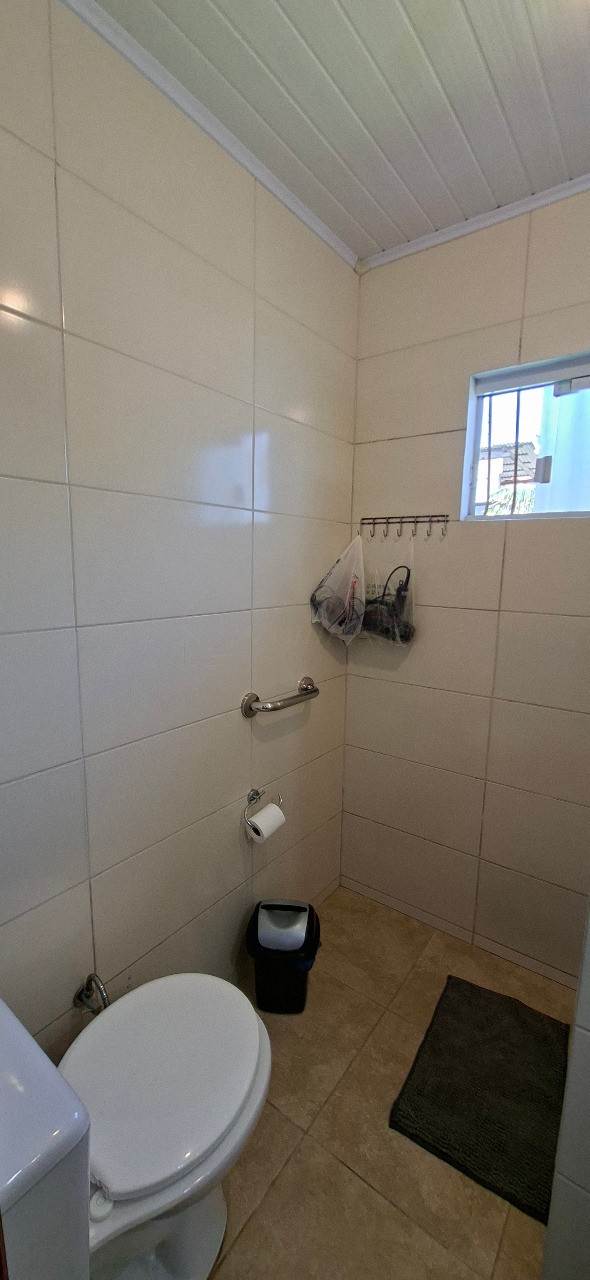 Imperdível casa à venda no Centro de Garopaba-SC com 5 quartos, 1 sala, 2 banheiros, 2 vagas de garagem!