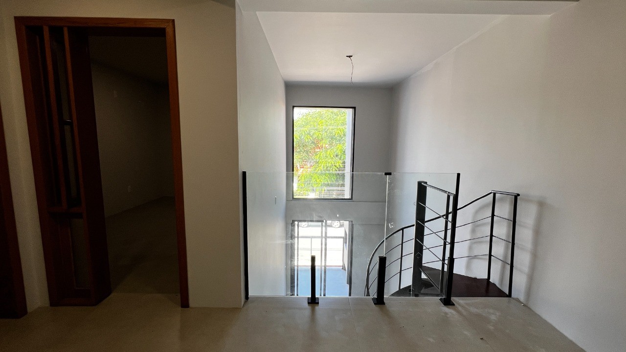 Sobrados no Centro de Garopaba: Casa à venda com 2 quartos, 2 banheiros e 91,37 m² - A partir de R$ 919 mil!