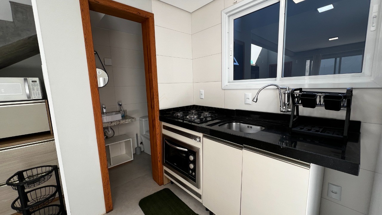 Sobrados no centro de garopaba: casa à venda com 2 quartos, 
