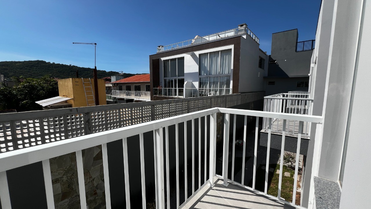 Sobrados no Centro de Garopaba: Casa à venda com 2 quartos, 2 banheiros e 91,37 m² - A partir de R$ 919 mil!