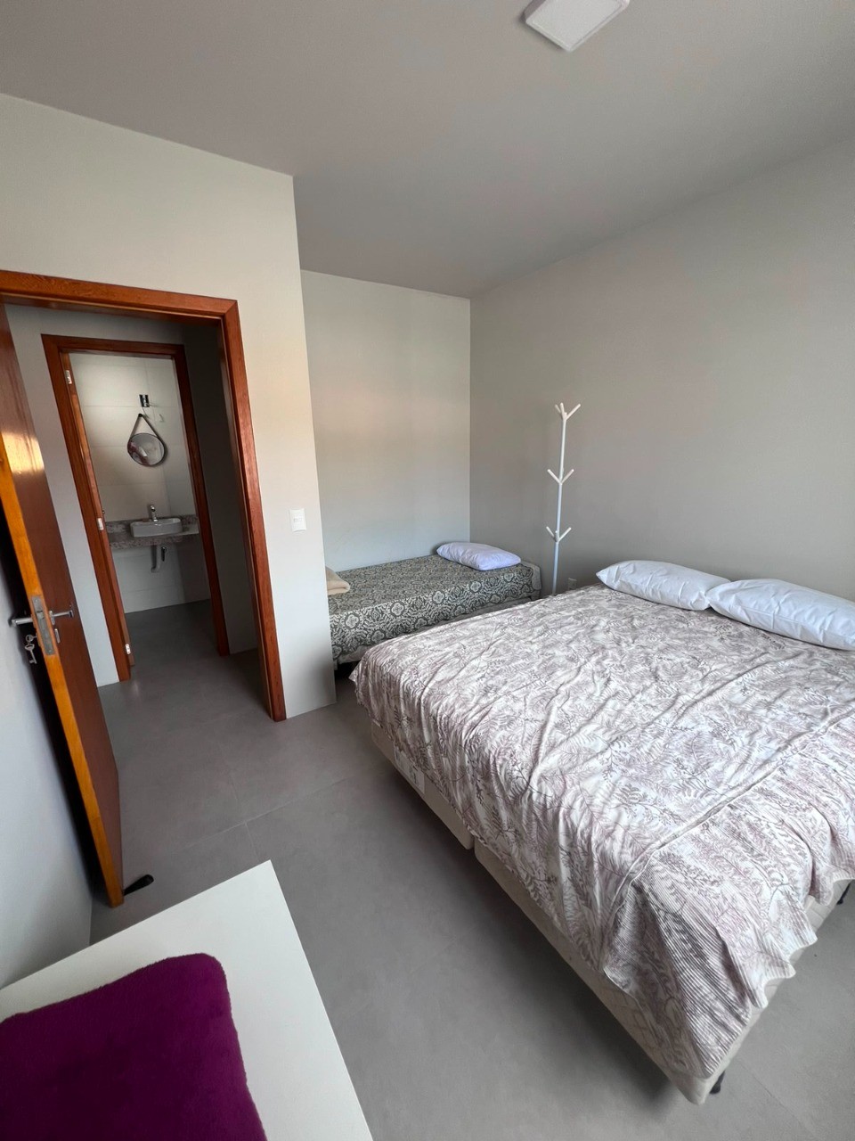 Sobrados no Centro de Garopaba: Casa à venda com 2 quartos, 2 banheiros e 91,37 m² - A partir de R$ 919 mil!