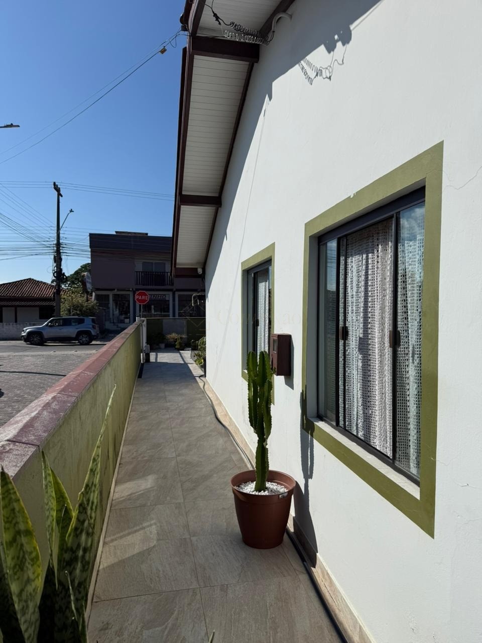 Maravilhosa Casa à Venda em Garopaba-SC, Campo Duna: 4 Quartos, 3 Salas, 5 Vagas de Garagem e 350 m² de Área construída.