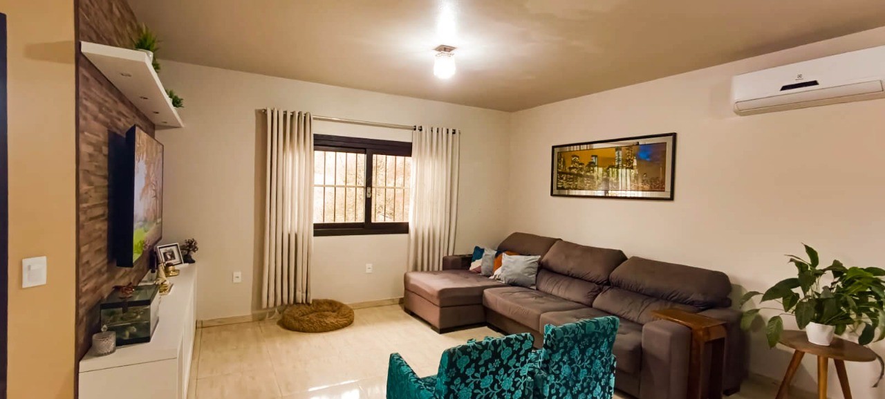 Imóvel Residencial à Venda em Garopaba-SC - 3 Quartos, 1 Suíte, 4 Vagas de Garagem e 170m² de Área
