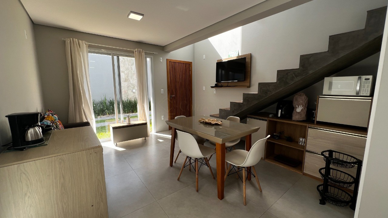 Sobrados no centro de garopaba: casa à venda com 2 quartos, 