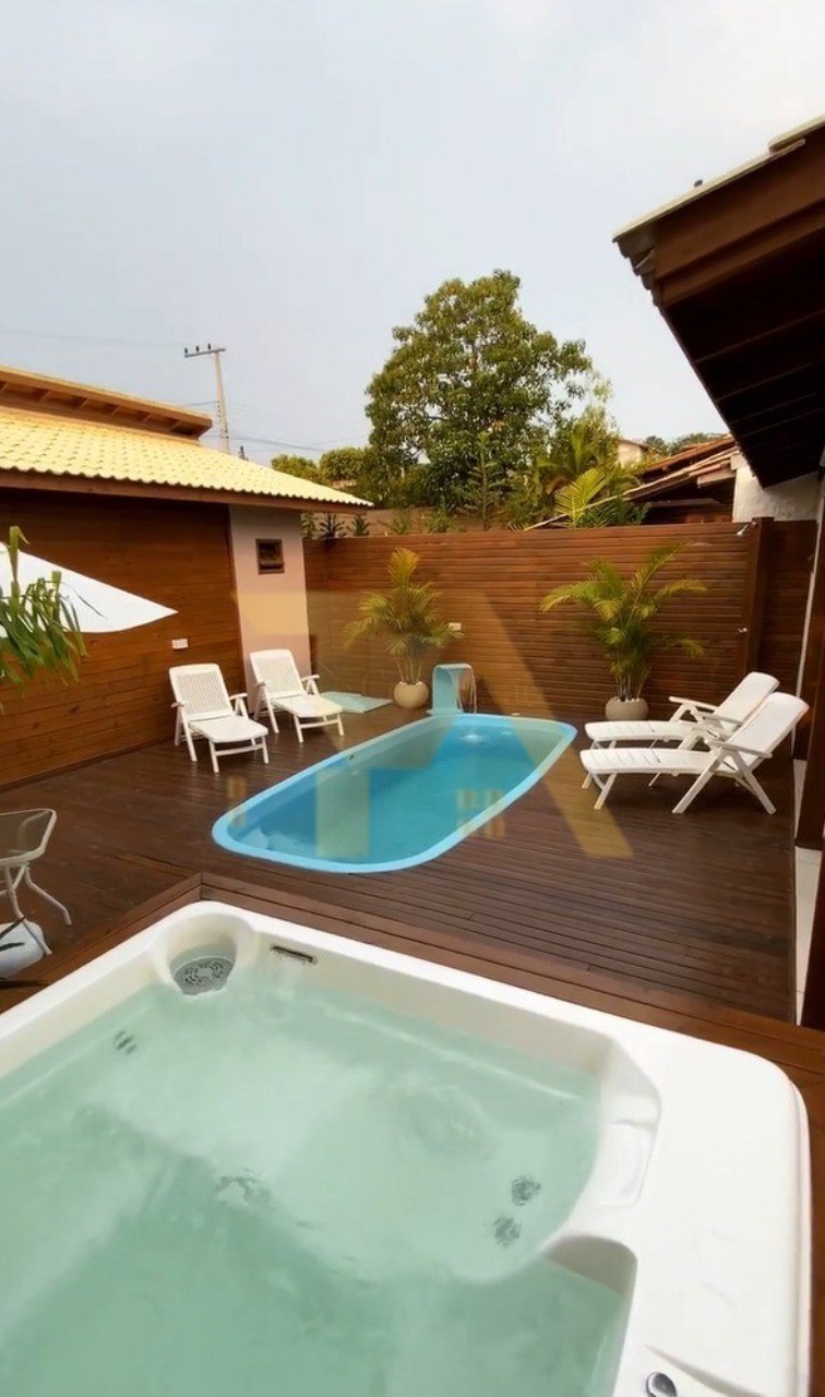 Oportunidade Imperdível: Pousada Comercial à Venda na Praia do Rosa, Imbituba-SC - 1 sala, 4 banheiros, 4 vagas - 450m²