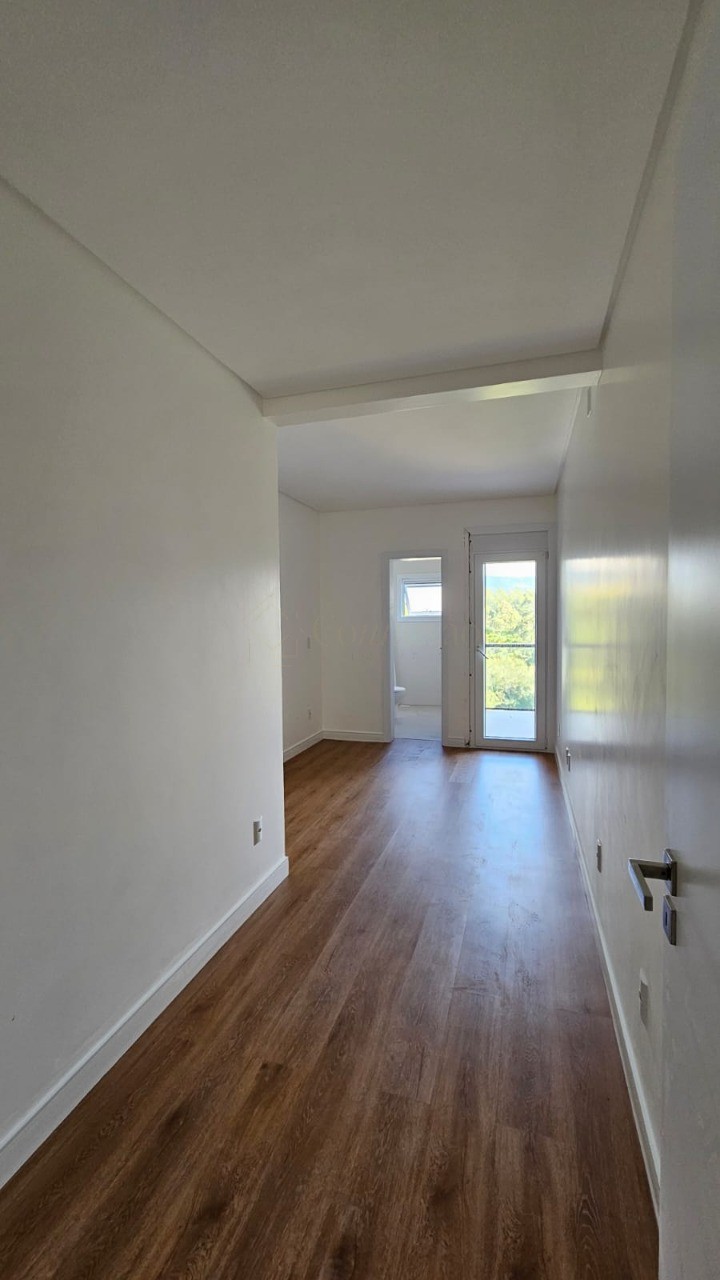 Casa de luxo à venda em Garopaba-SC, no Centro: 3 suítes, 2 salas, 3.5 banheiros, 2 vagas de garagem, 163m².