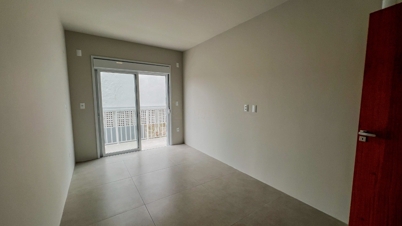 Sobrados no Centro de Garopaba: Casa à venda com 2 quartos, 2 banheiros e 91,37 m² - A partir de R$ 919 mil!