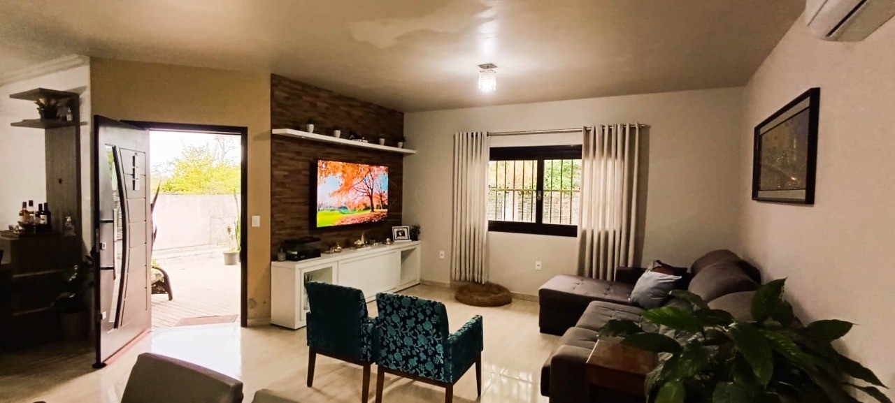 Imóvel Residencial à Venda em Garopaba-SC - 3 Quartos, 1 Suíte, 4 Vagas de Garagem e 170m² de Área