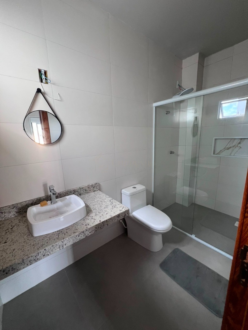 Sobrados no Centro de Garopaba: Casa à venda com 2 quartos, 2 banheiros e 91,37 m² - A partir de R$ 919 mil!