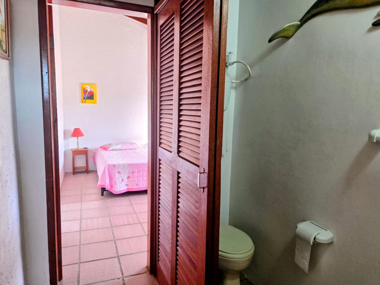 Imperdível! Casa à venda em Garopaba-SC, Centro: 4 quartos, 1 suíte, 2 salas, 3 banheiros, 2 vagas de garagem, 110m².