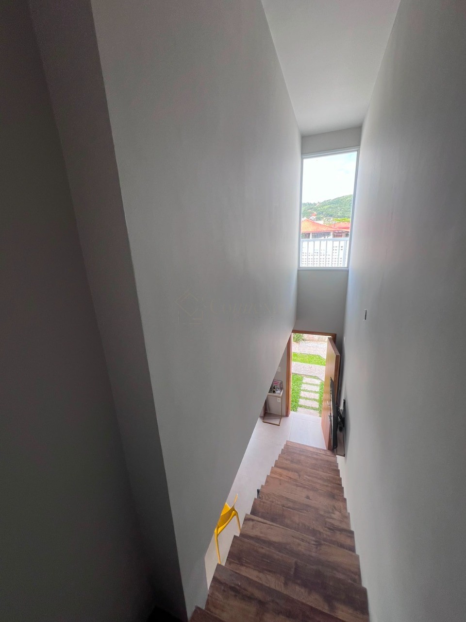 Sobrados no Centro de Garopaba: Casa à venda com 2 quartos, 2 banheiros e 91,37 m² - A partir de R$ 919 mil!