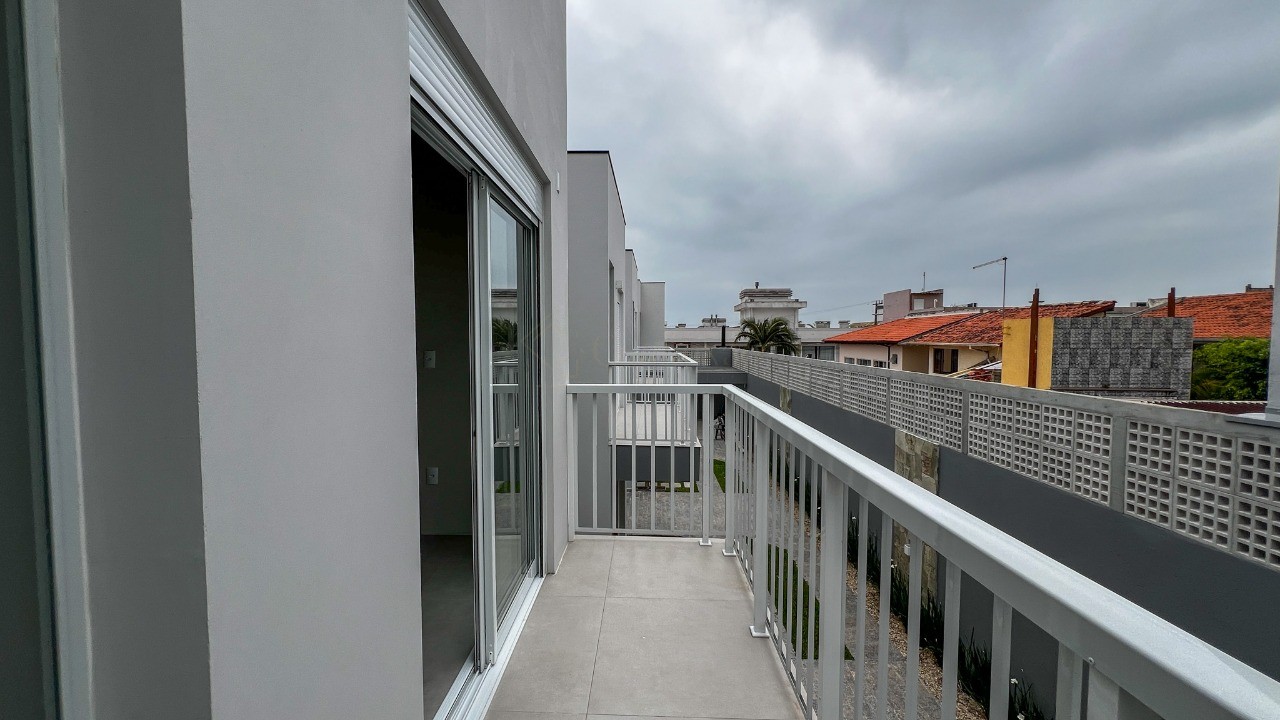 Sobrados no Centro de Garopaba: Casa à venda com 2 quartos, 2 banheiros e 91,37 m² - A partir de R$ 919 mil!