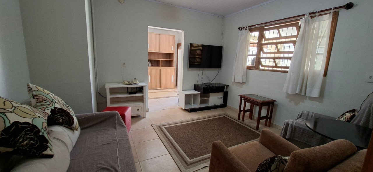 Imperdível casa à venda no Centro de Garopaba-SC com 5 quartos, 1 sala, 2 banheiros, 2 vagas de garagem!