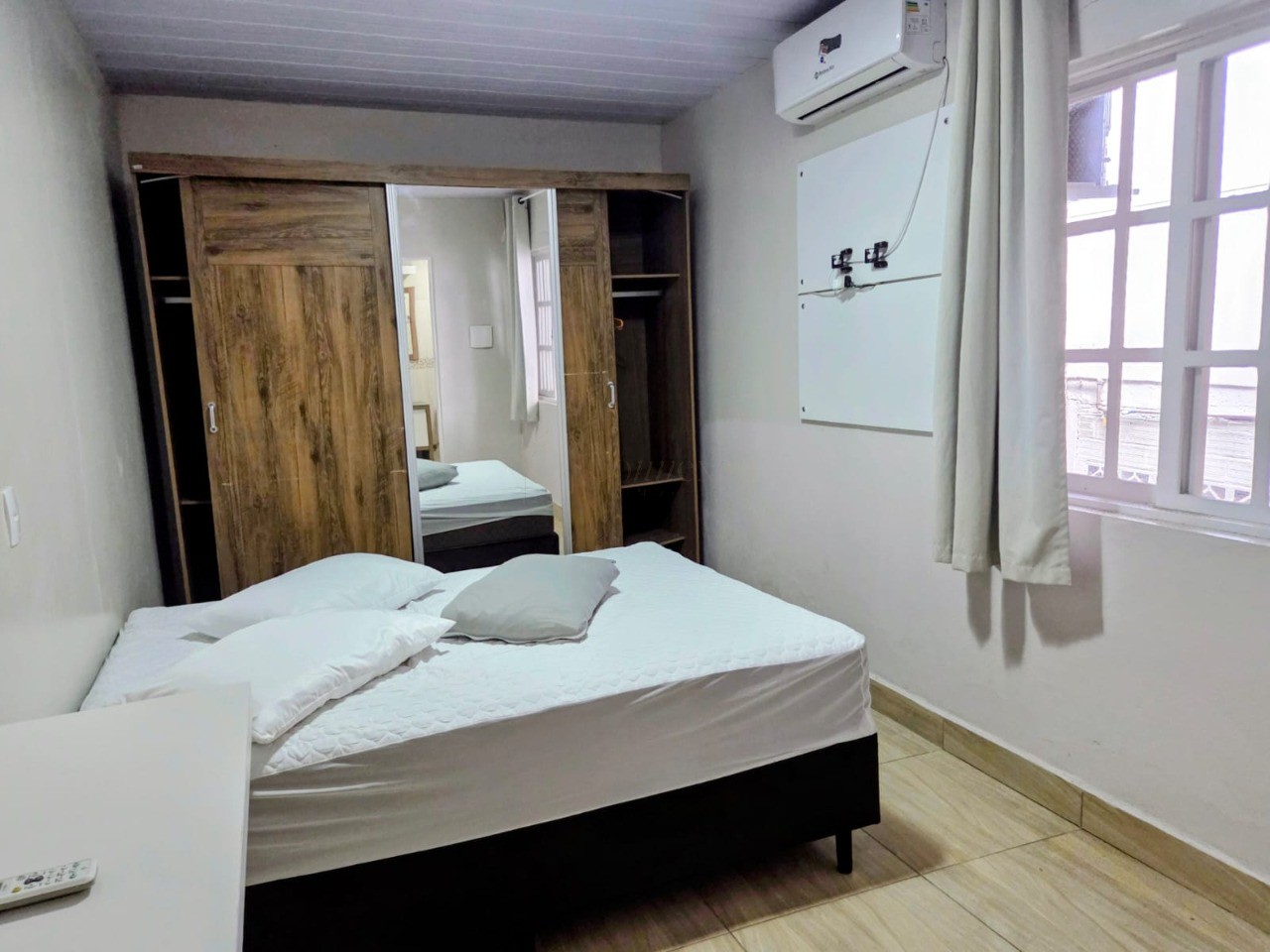 Casa à Venda em Garopaba-SC, Centro: 7 Quartos, 1 Suíte, 4 Salas, 5 Banheiros, 6 Vagas de Garagem - 346m² de Área