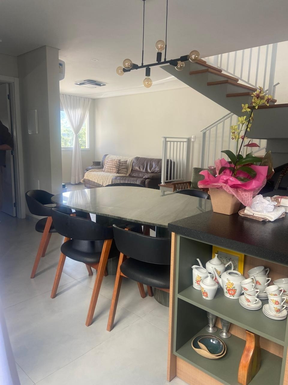 Imperdível! Casa à venda em Garopaba-SC, bairro Ambrósio, 3 quartos, 2 suítes, 3 banheiros, 1 vaga de garagem.