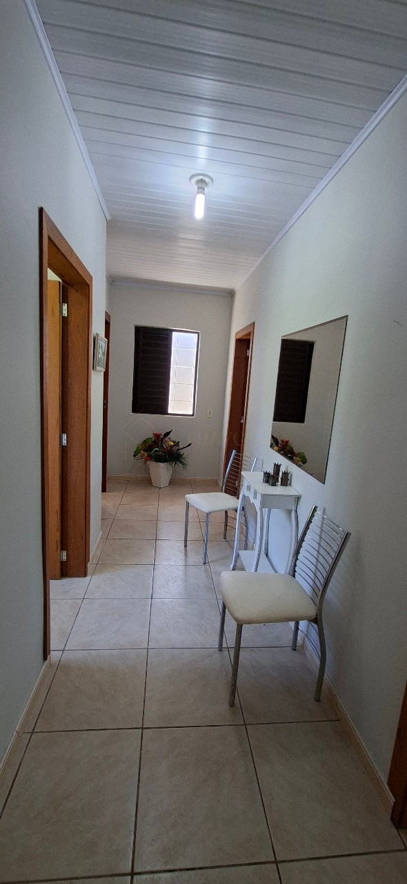 Imperdível casa à venda no Centro de Garopaba-SC com 5 quartos, 1 sala, 2 banheiros, 2 vagas de garagem!
