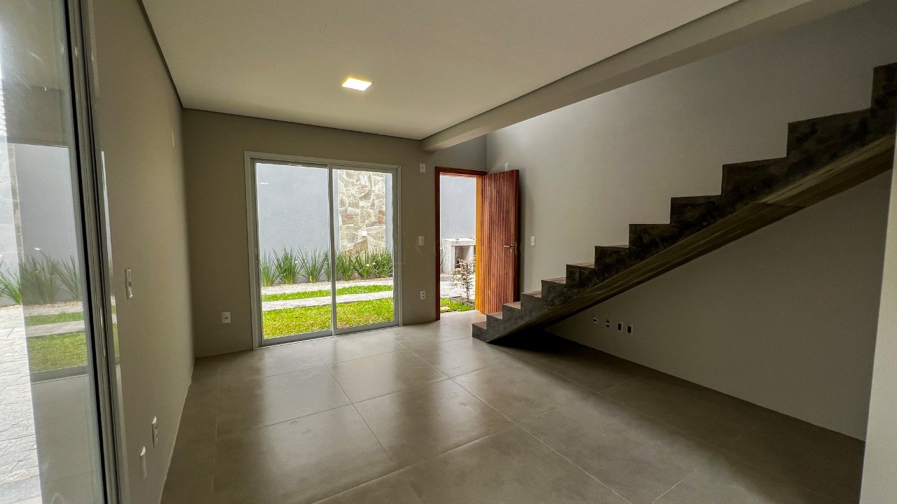Sobrados no Centro de Garopaba: Casa à venda com 2 quartos, 2 banheiros e 91,37 m² - A partir de R$ 919 mil!
