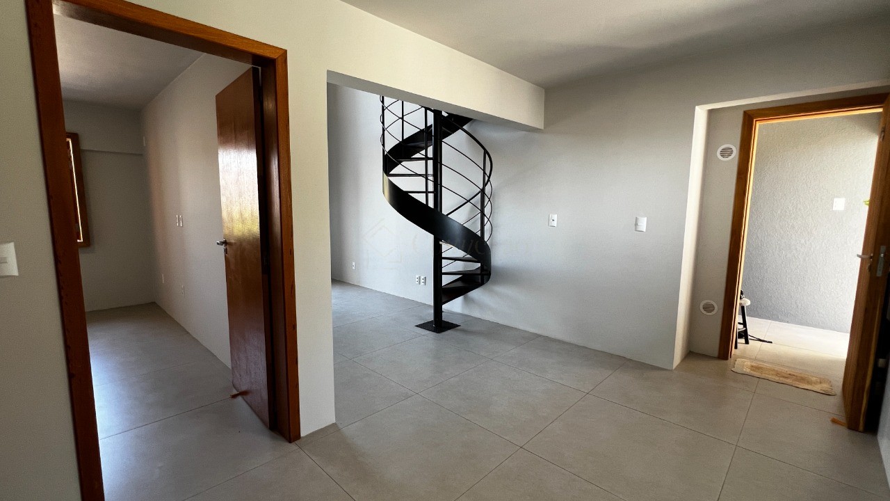 Sobrados no Centro de Garopaba: Casa à venda com 2 quartos, 2 banheiros e 91,37 m² - A partir de R$ 919 mil!