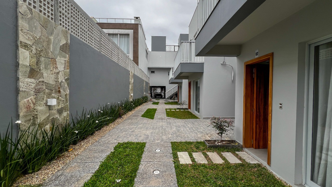 Sobrados no Centro de Garopaba: Casa à venda com 2 quartos, 2 banheiros e 91,37 m² - A partir de R$ 919 mil!