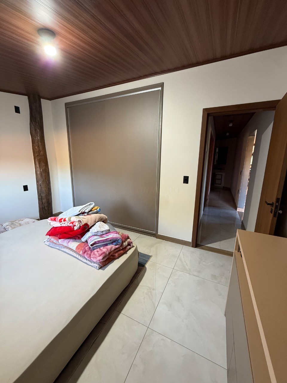 Imperdível residência à venda em Garopaba-SC, bairro Ressacada: 3 quartos, 2 salas, 5 vagas e 980m² de área!
