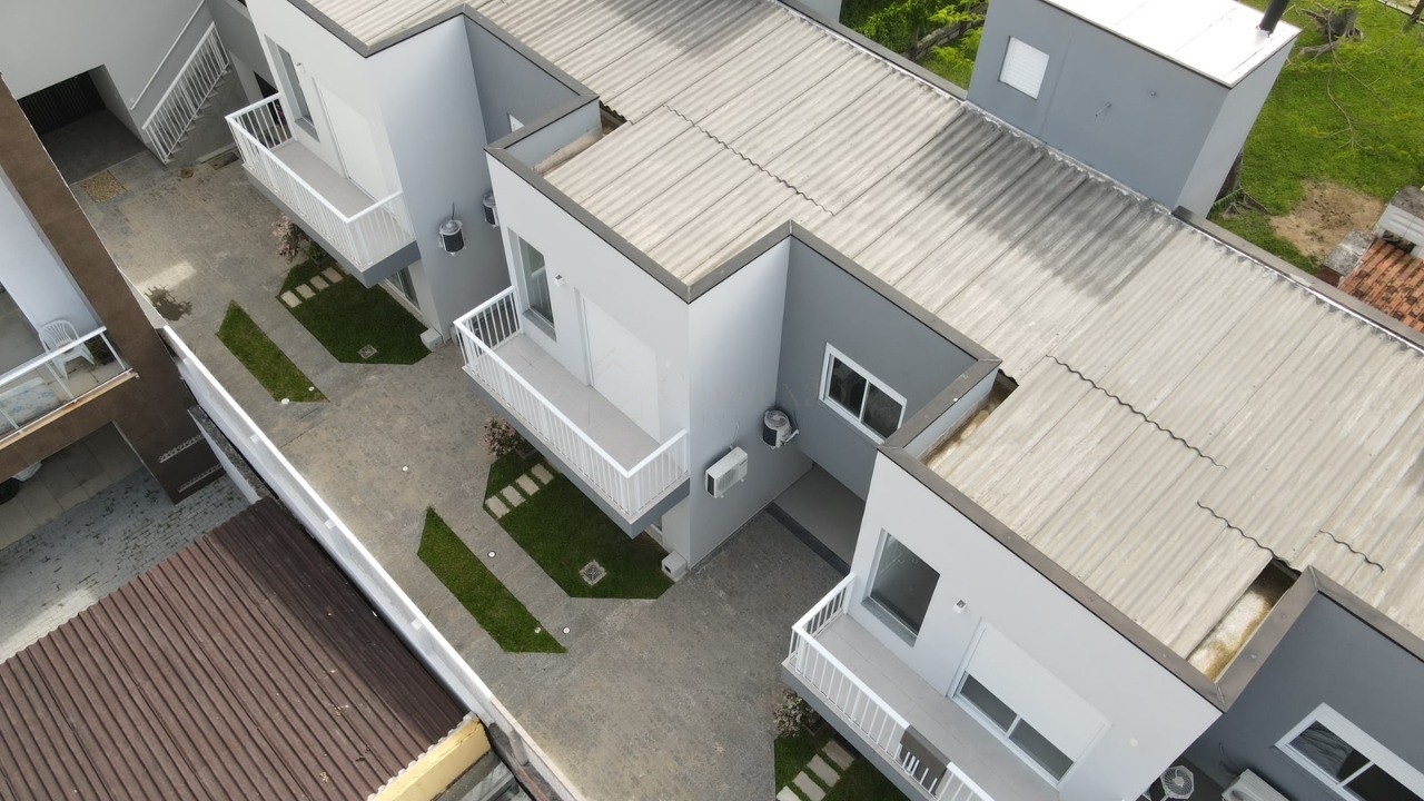 Sobrados no Centro de Garopaba: Casa à venda com 2 quartos, 2 banheiros e 91,37 m² - A partir de R$ 919 mil!